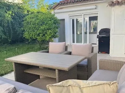 Cozy Villa With Pool In Marbella Nueva Andalucia マルベーリャ