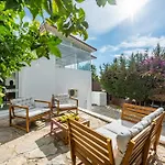Cozy With Pool In Nueva Andalucia ヴィラ