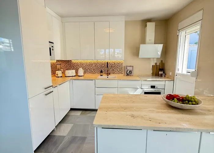 Cozy With Pool In Nueva Andalucia Вілла *
