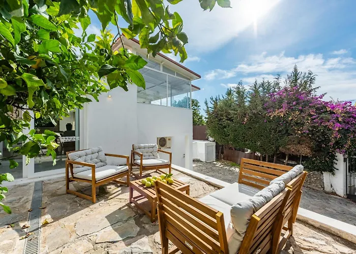 Cozy With Pool In Nueva Andalucia Вілла